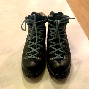 Womens Woolrich boot!